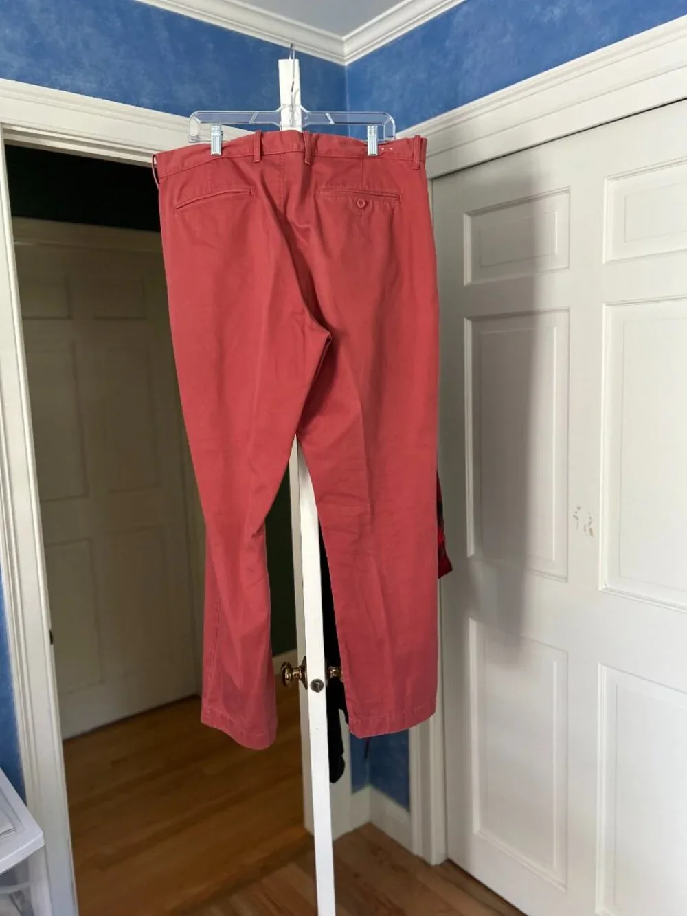 Men's J Crew 770 Straight-fit stretch trousers in Coral Red 36W, 32L